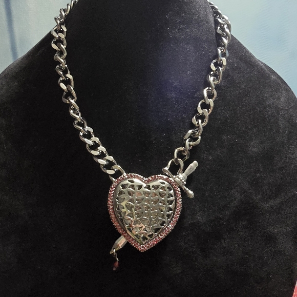 Betsey Johnson Heart Dagger Pendant Necklace! NWT! - Picture 12 of 16